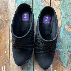 SALE! BUNDLE ONLY! Women’s Zee Alexis black mule slides size 8